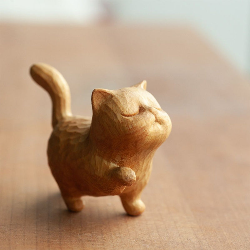Kleine niedliche Katze aus Holz