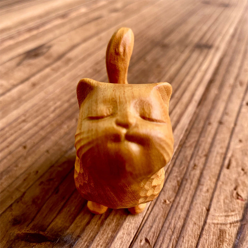 Kleine niedliche Katze aus Holz