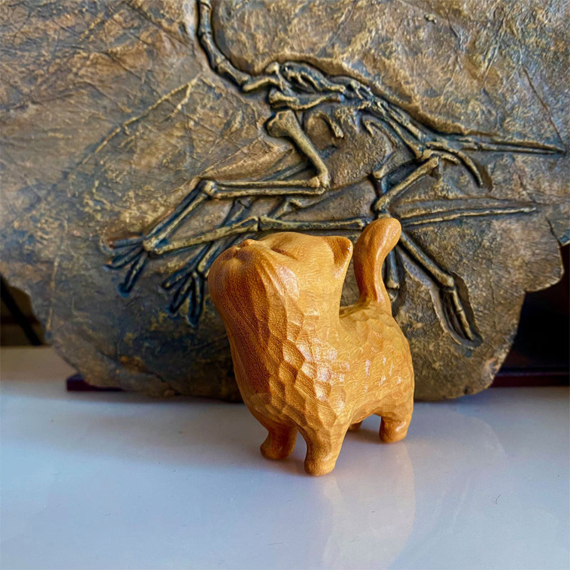 Kleine niedliche Katze aus Holz