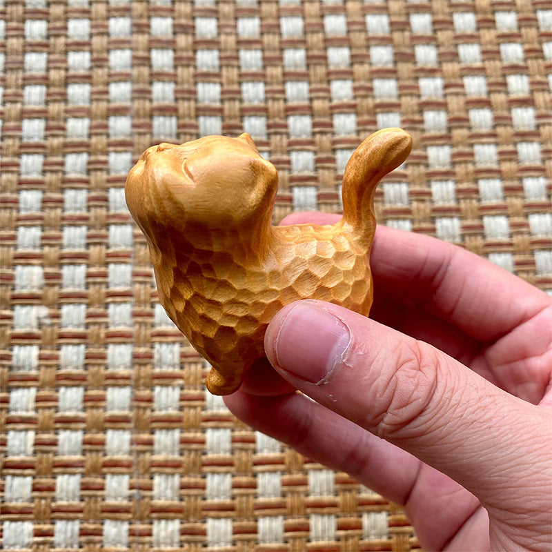Kleine niedliche Katze aus Holz
