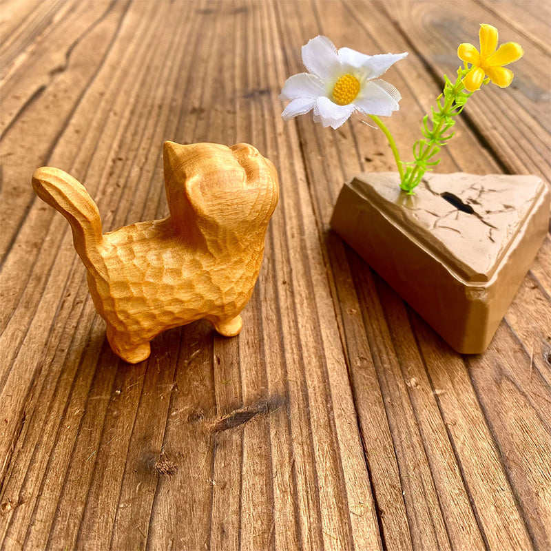 Kleine niedliche Katze aus Holz