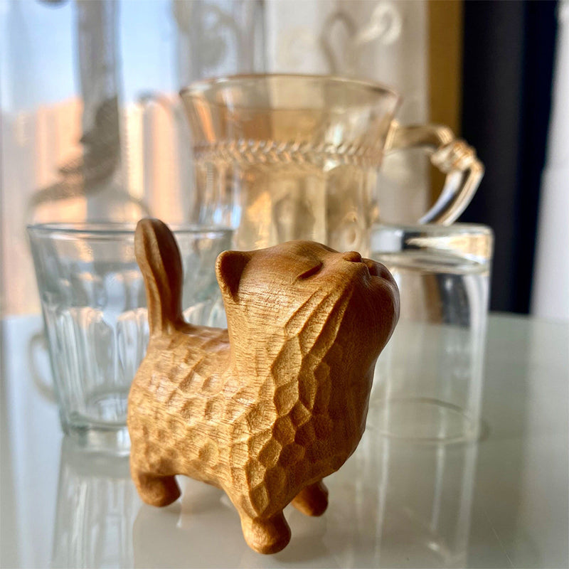 Kleine niedliche Katze aus Holz