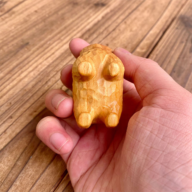 Kleine niedliche Katze aus Holz