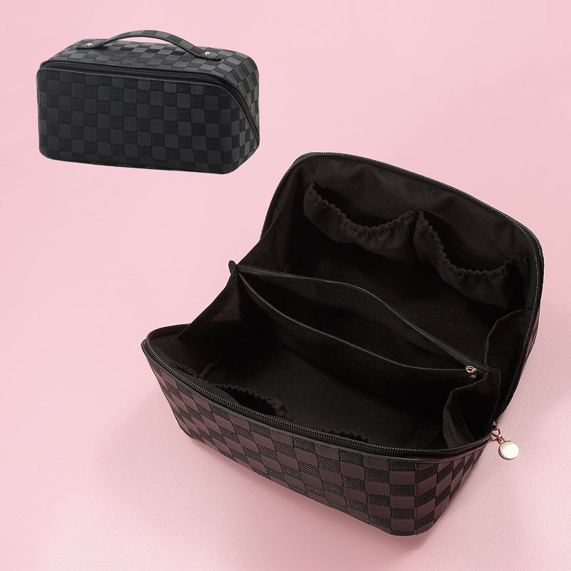 Kosmetiktasche im Retro-Karo